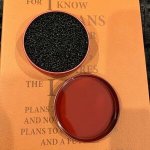 Shadow Switch Makeup Brush Cleaner - Red